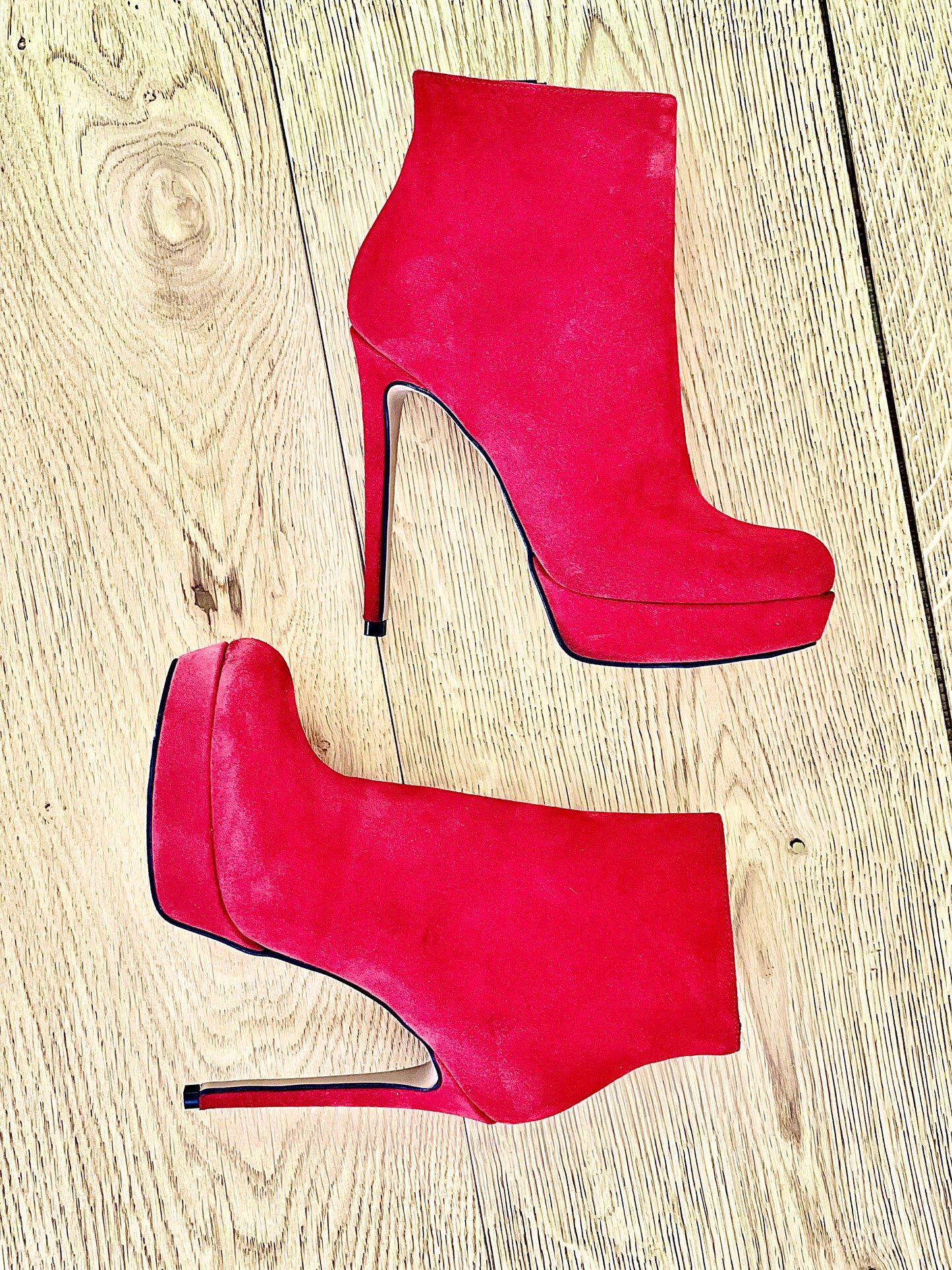 RED SUEDE LOREN