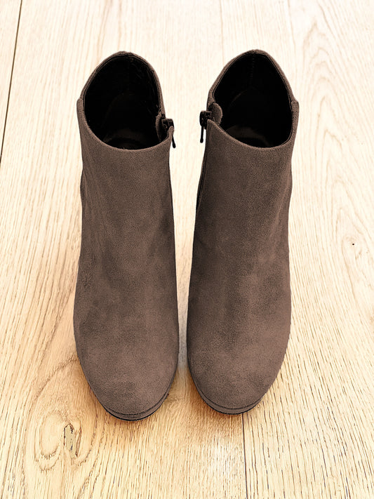 ERIK BROWN SUEDE