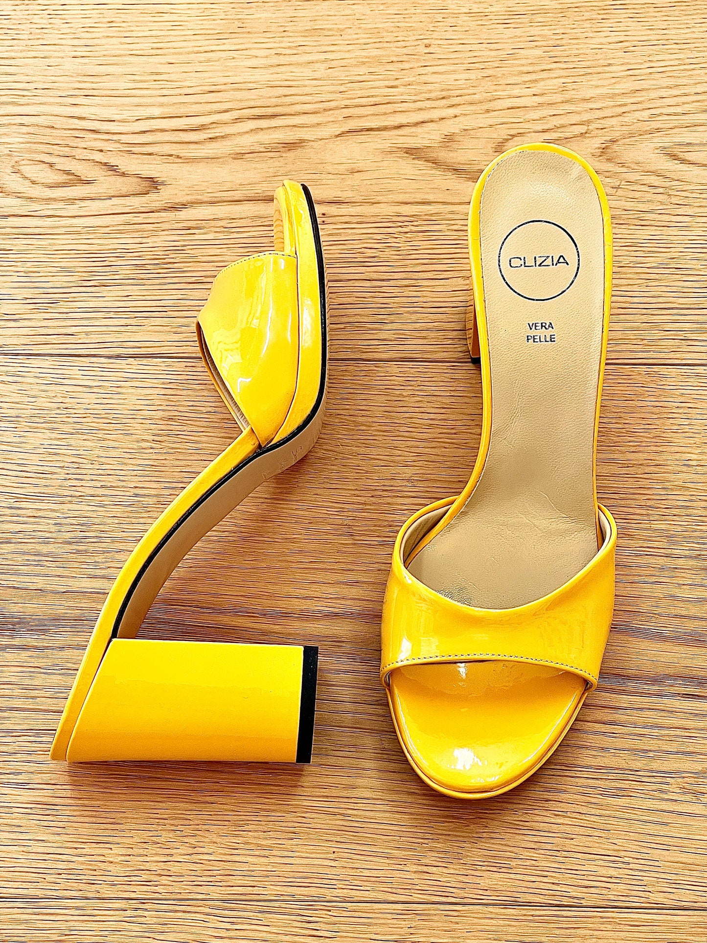 RAQUEL YELLOW PAINT