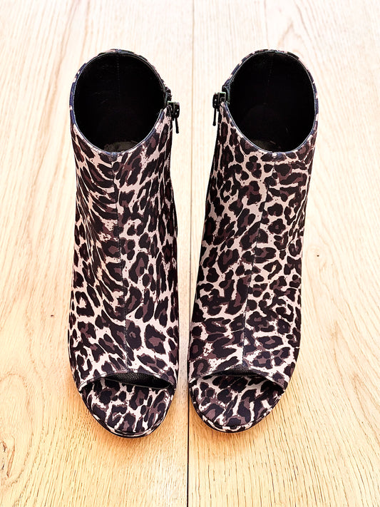 SPOTTED AMAZONIA