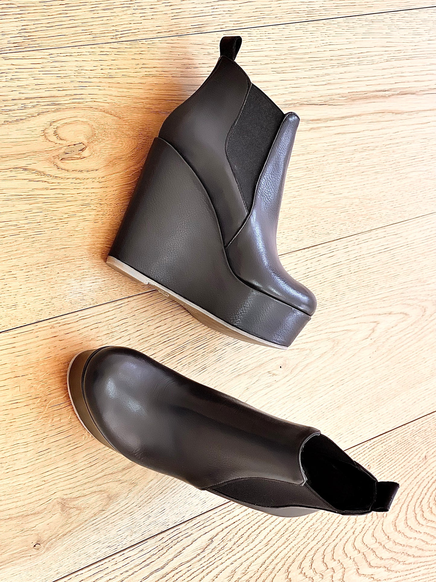 BALTIC LEATHER BLACK