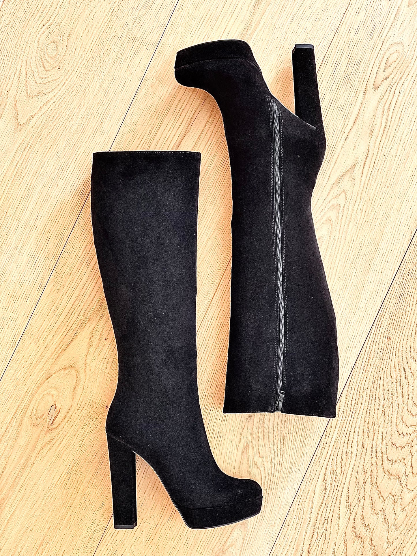 SAVANNAH BLACK SUEDE