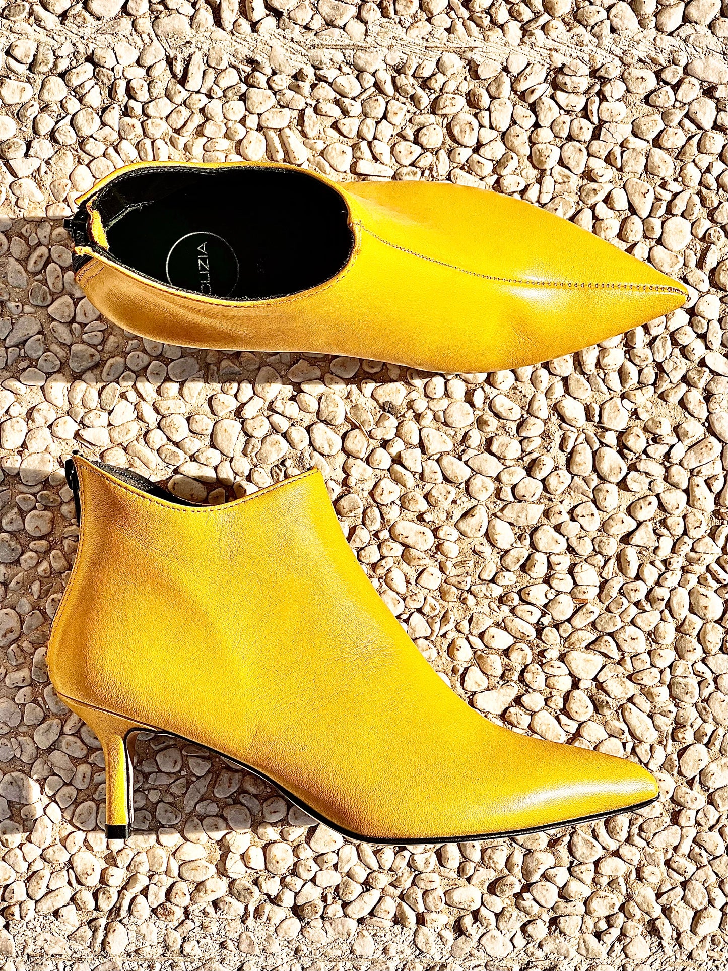 YELLOW GHITA