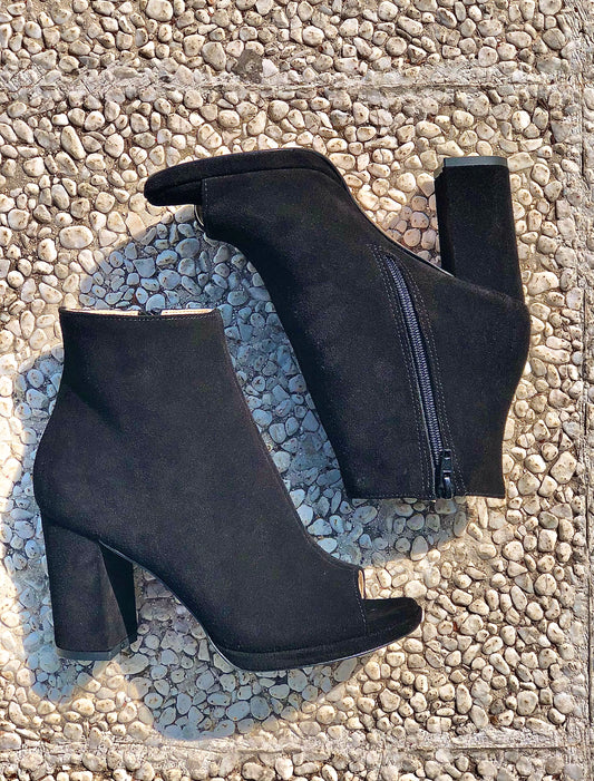 AMAZON BLACK SUEDE