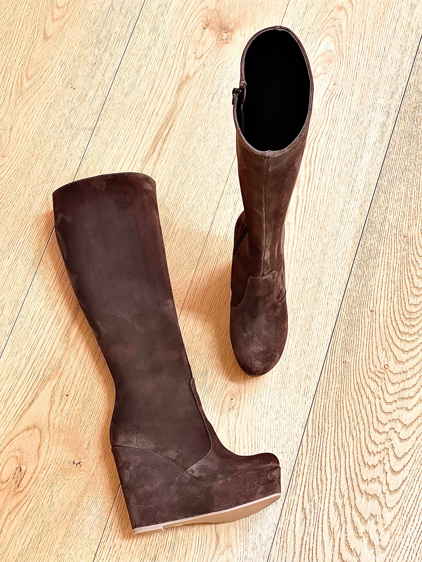 SAM BROWN SUEDE