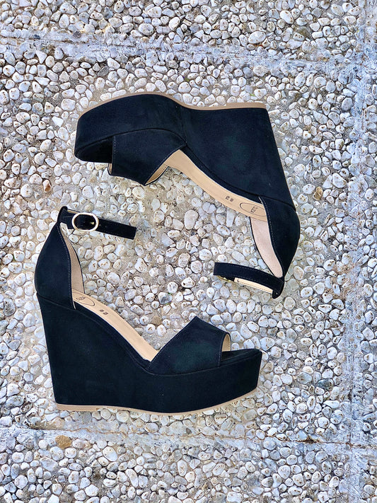 MOMA BLACK SUEDE
