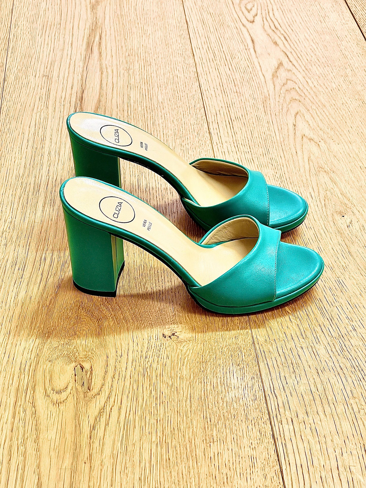RAQUEL GREEN LEATHER