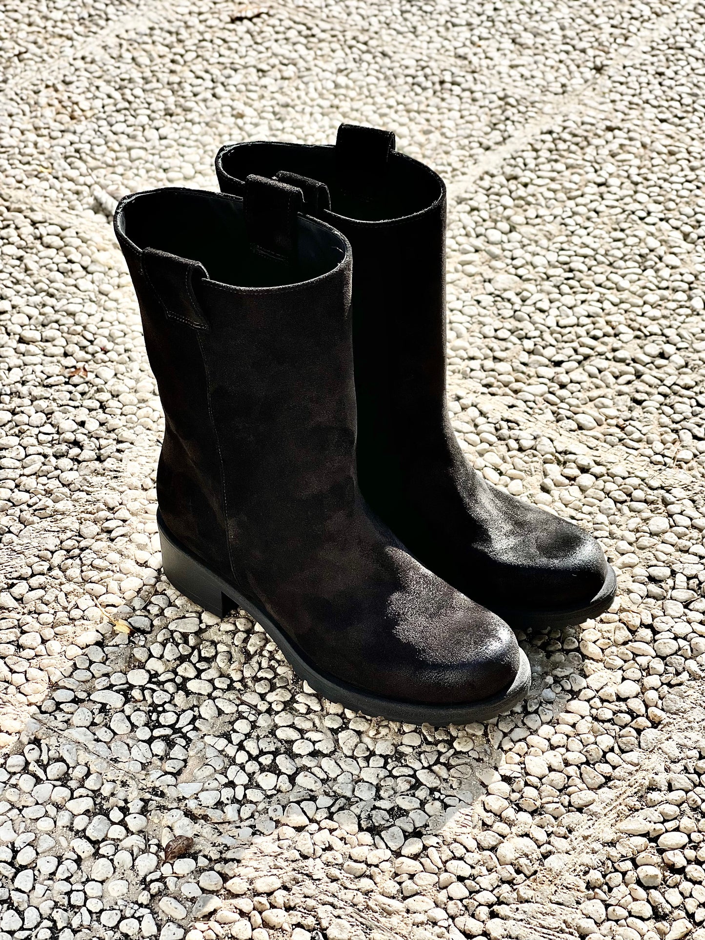 ATLAS BLACK SUEDE