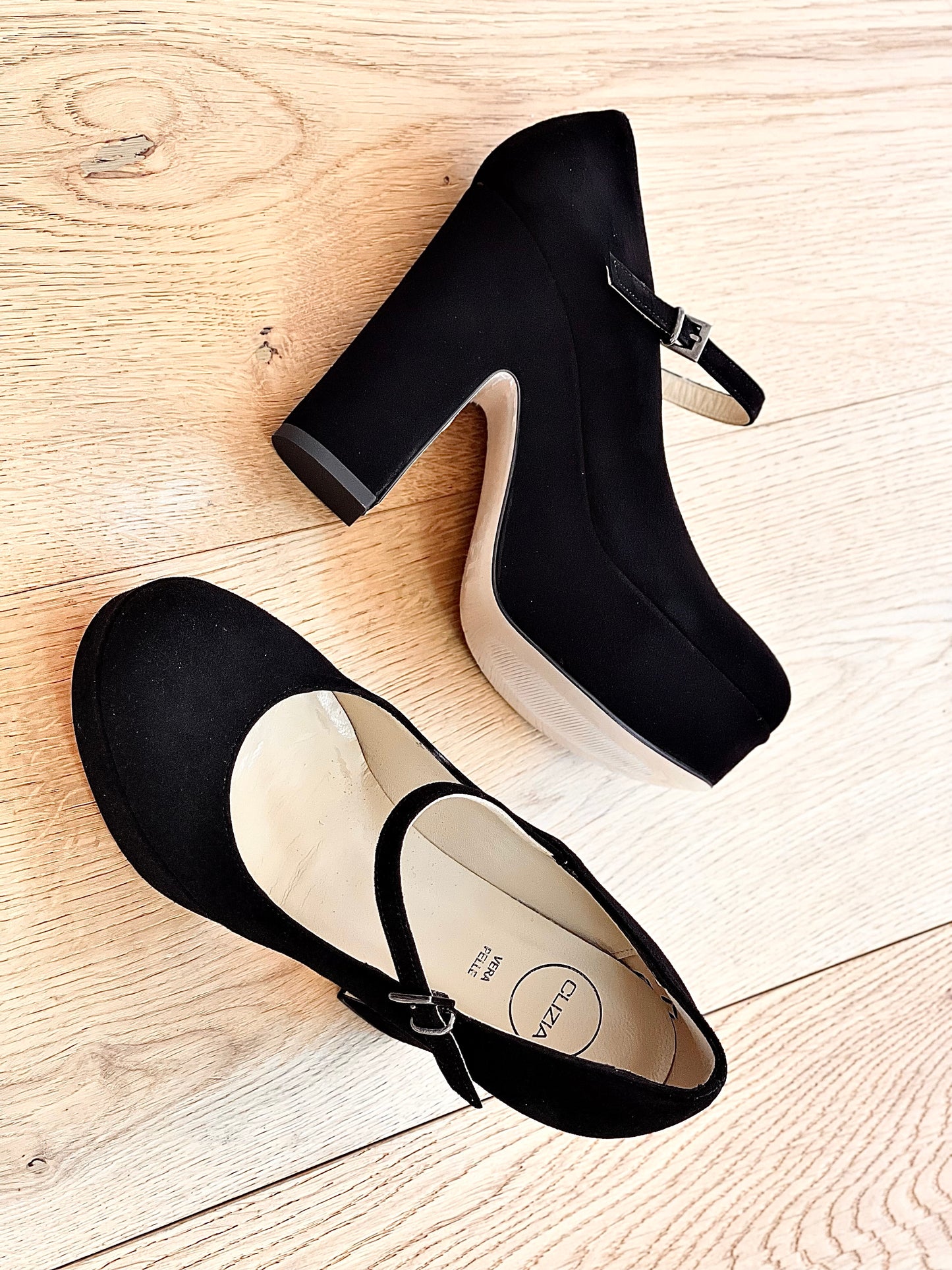 FINLEY BLACK SUEDE