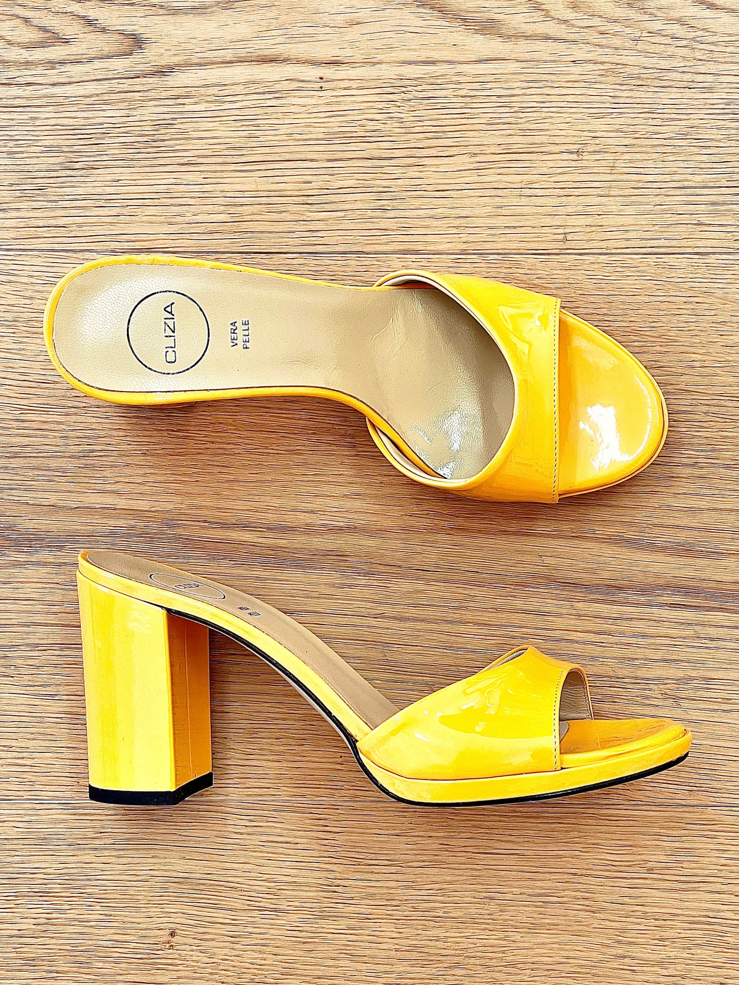 RAQUEL YELLOW PAINT