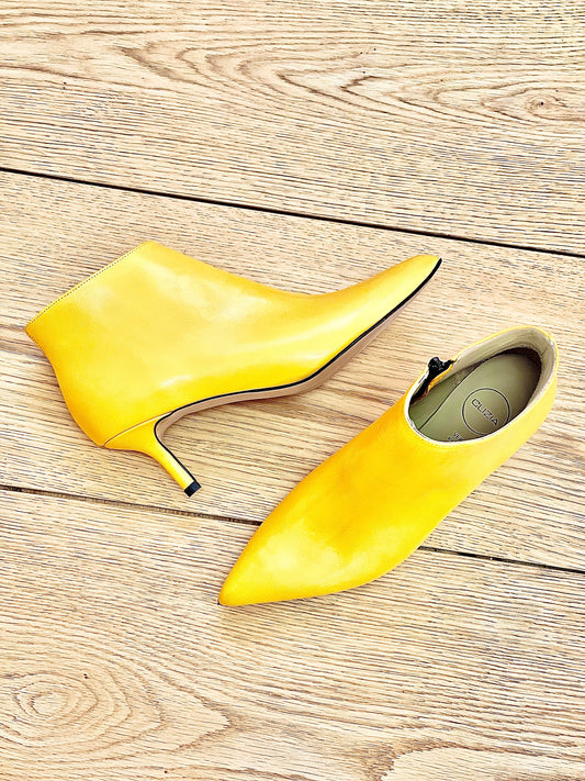 TITTY YELLOW