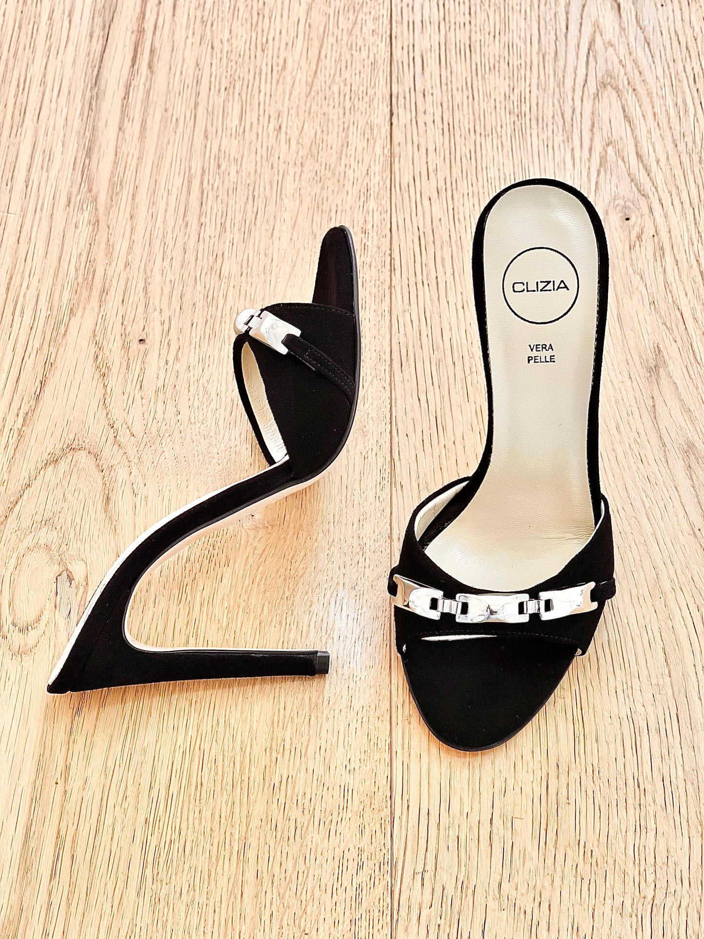 VELIKA BLACK SUEDE