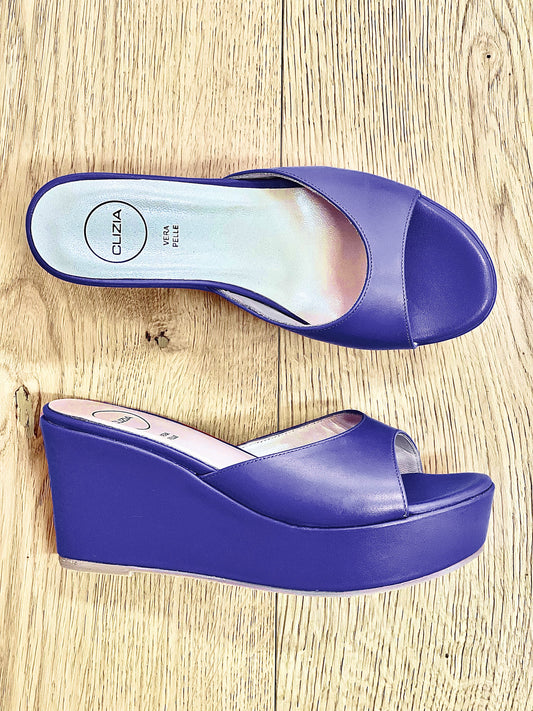 VENUS BLUE LEATHER
