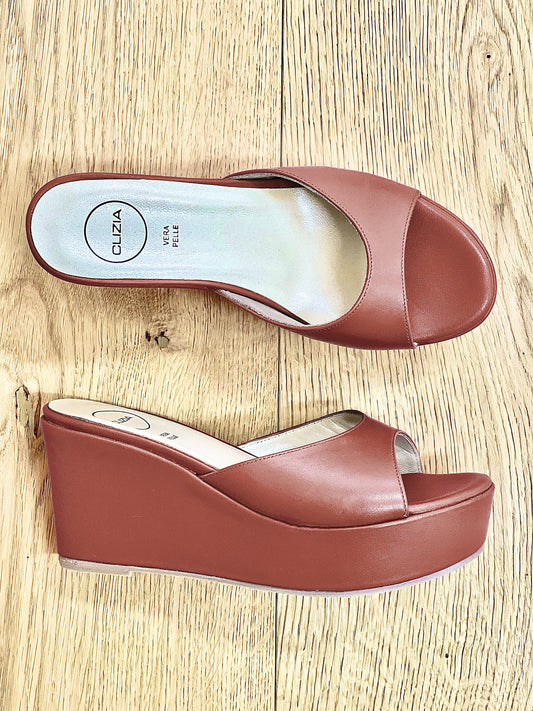 VENUS BROWN LEATHER