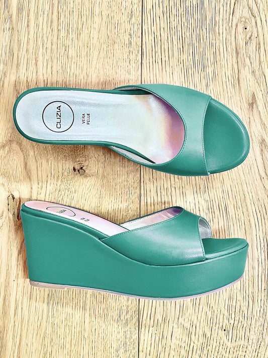 VENUS GREEN LEATHER