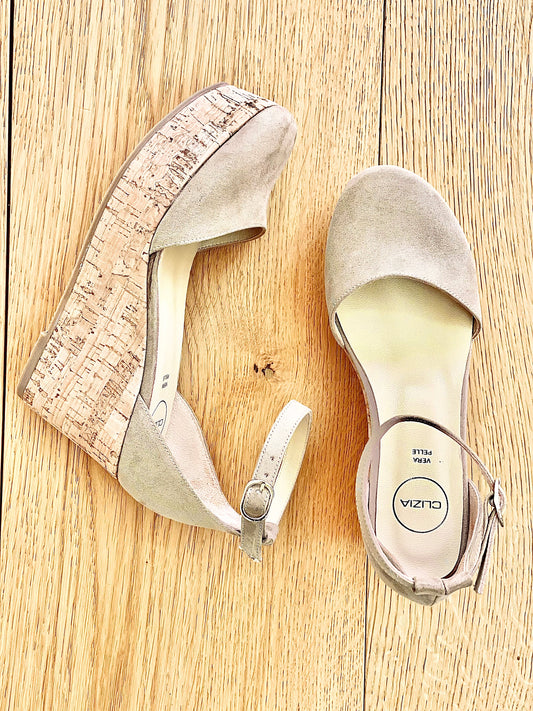 BEIGE SUEDE MANILA