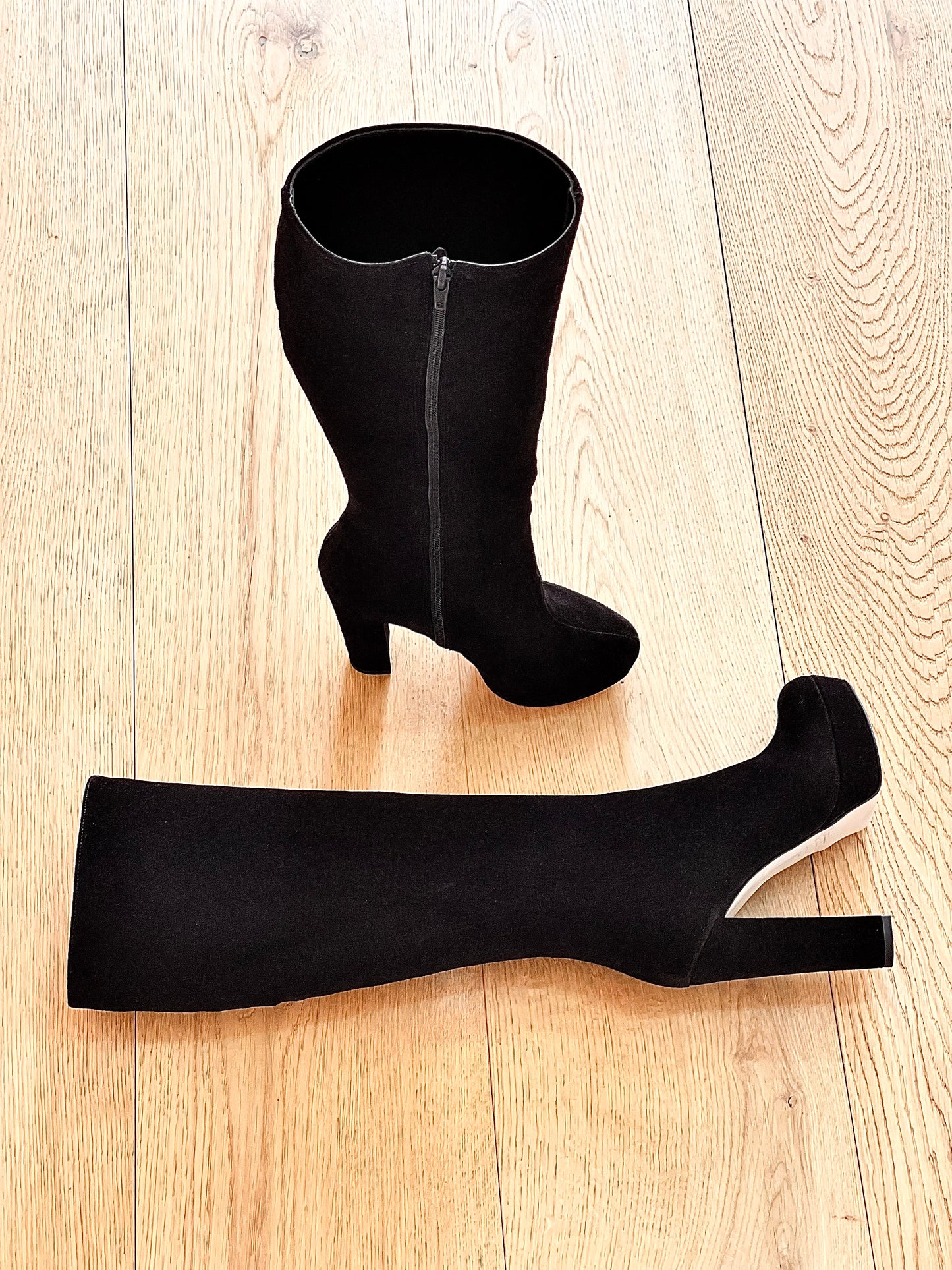 SAVANNAH BLACK SUEDE