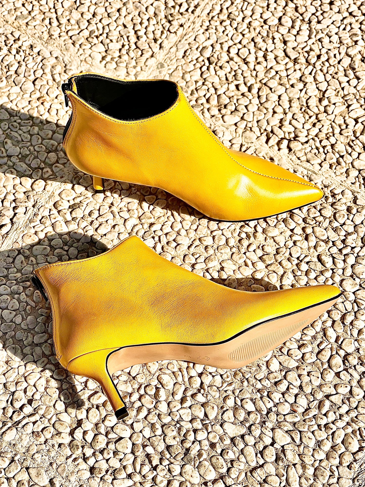 YELLOW GHITA