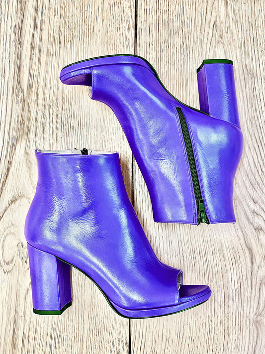 AMAZON BLUE LEATHER