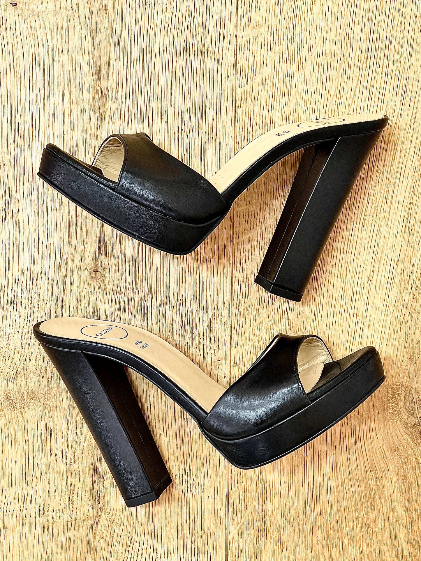OSCAR LEATHER BLACK