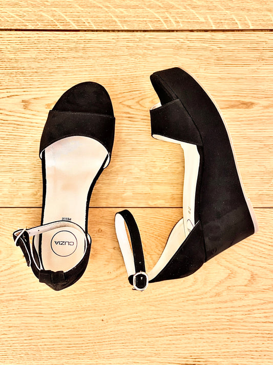 BLACK SUEDE PIER
