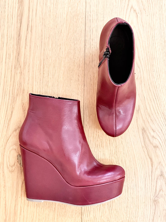 BURGUNDY LEATHER BOOT