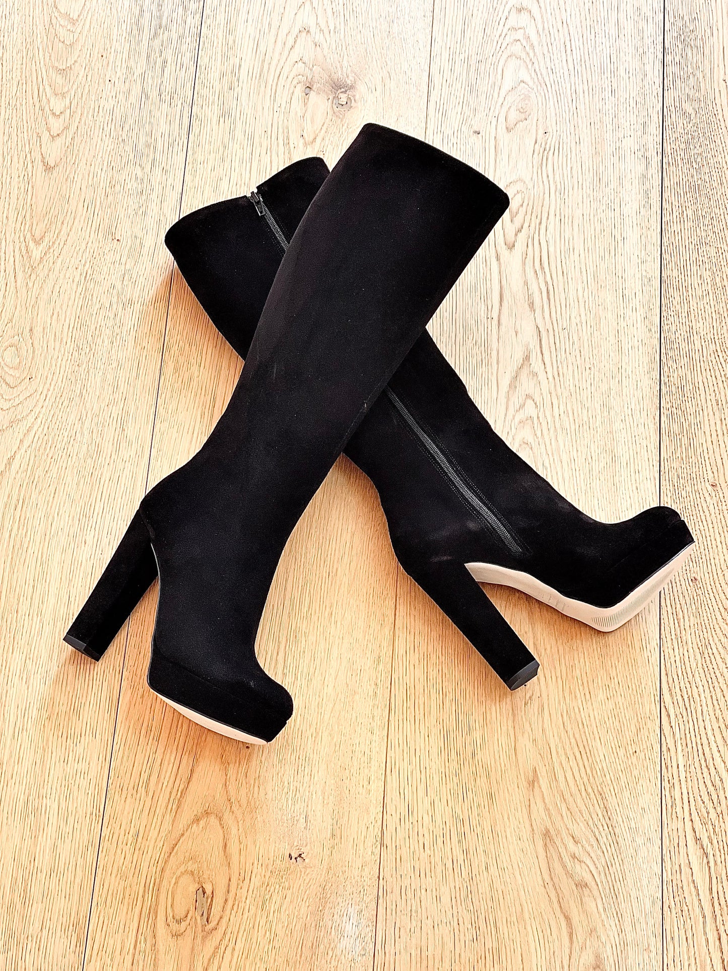 SAVANNAH BLACK SUEDE