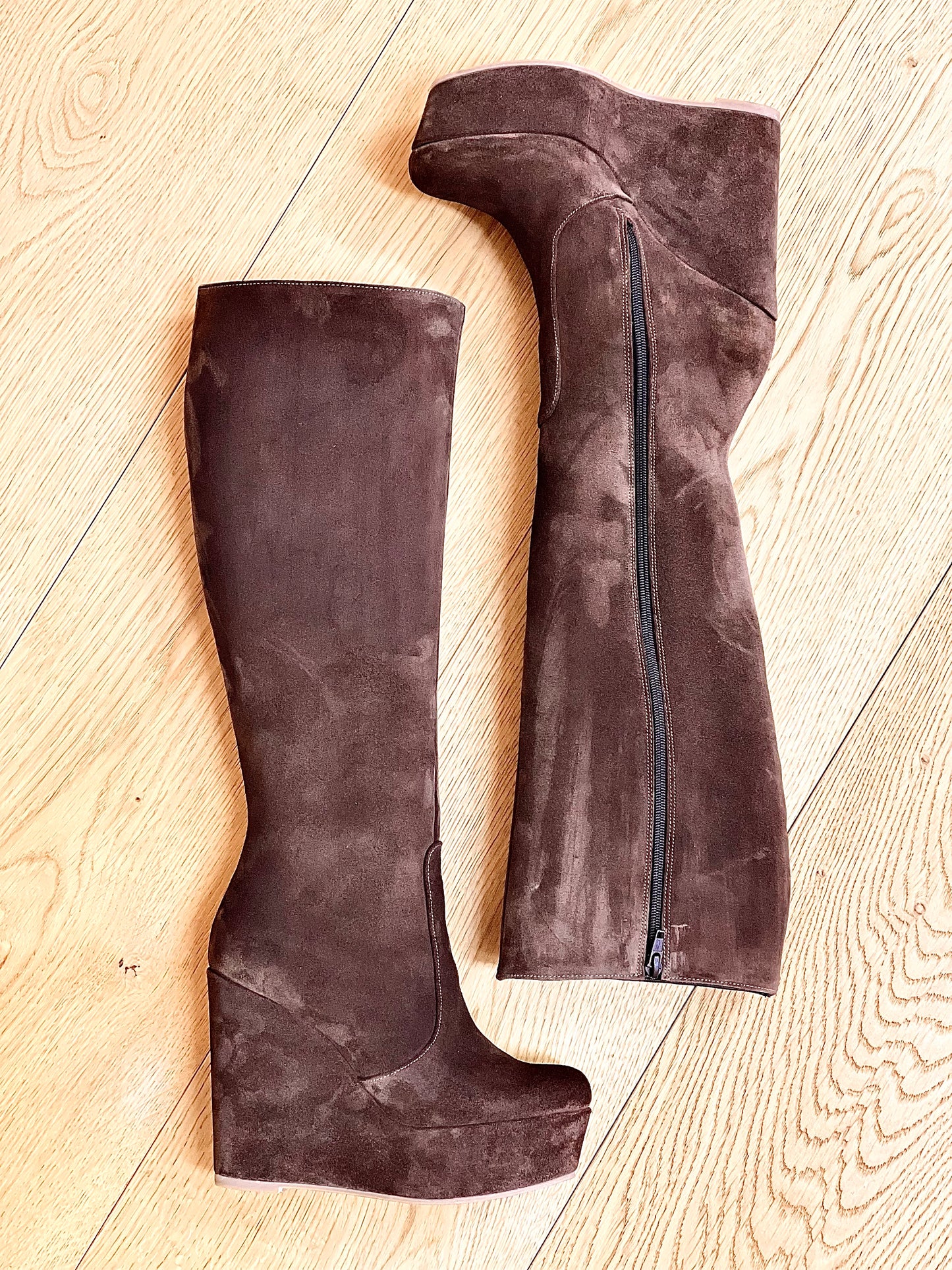 SAM BROWN SUEDE