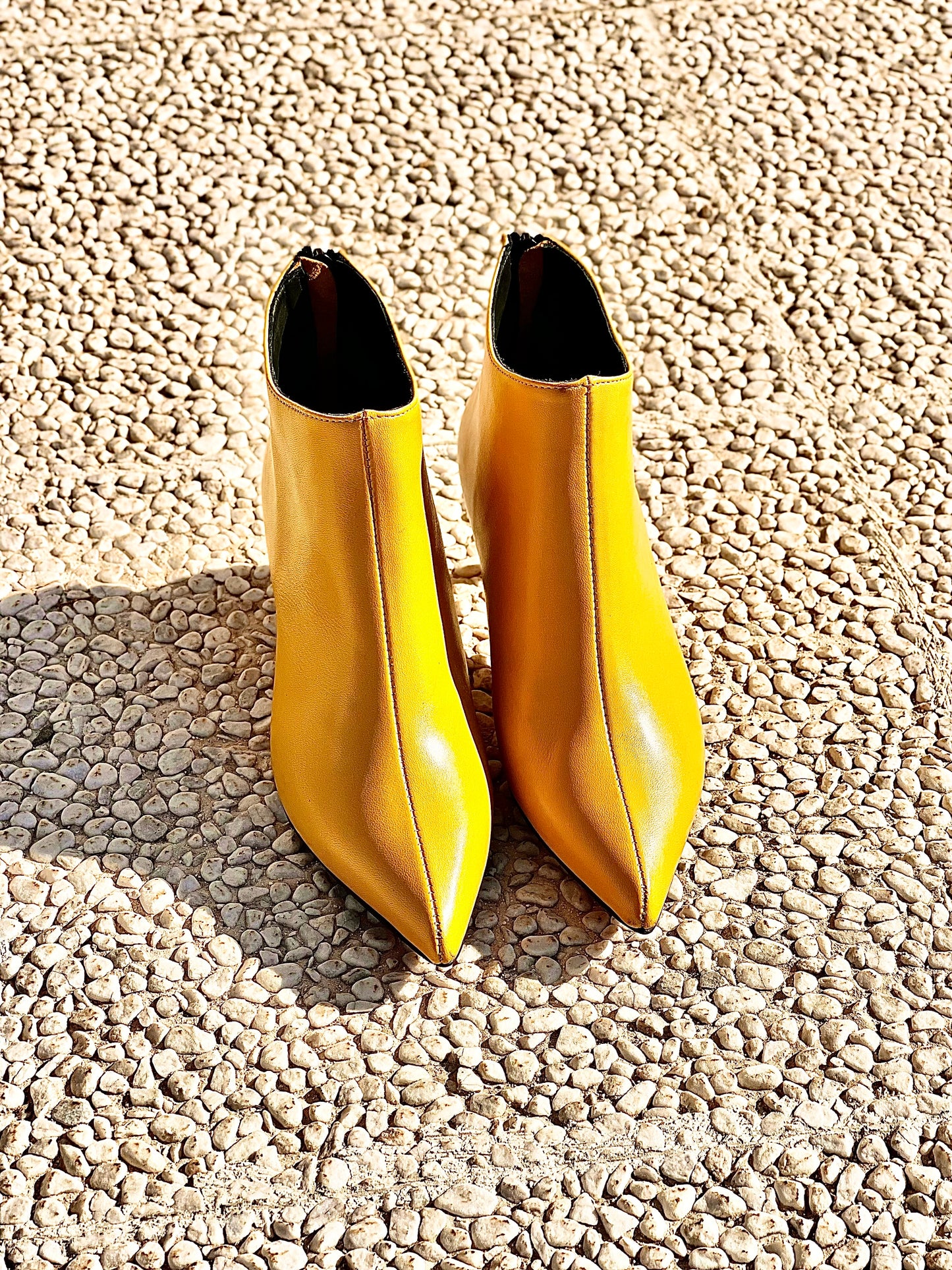 YELLOW GHITA