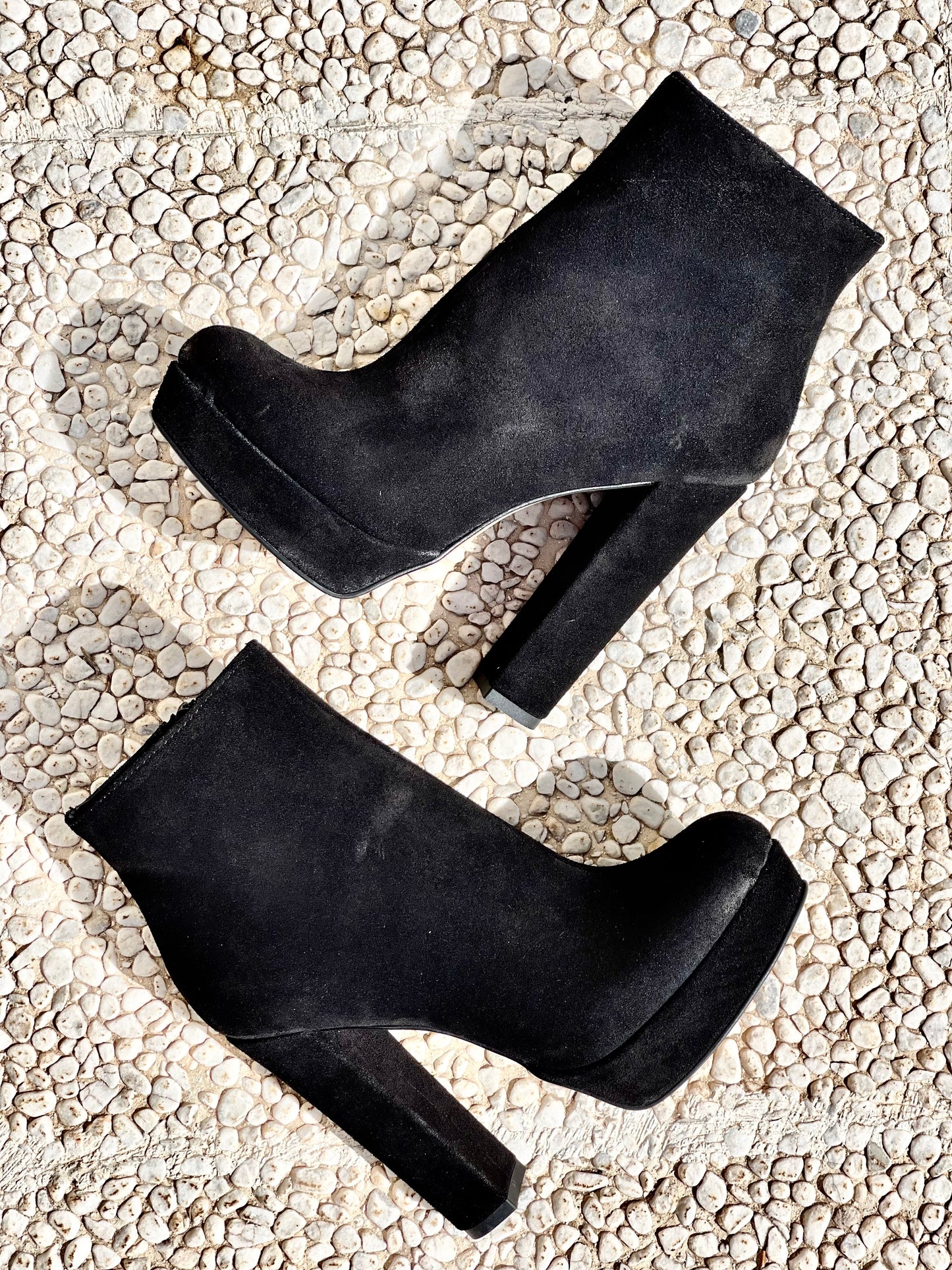 BLACK SUEDE BOB