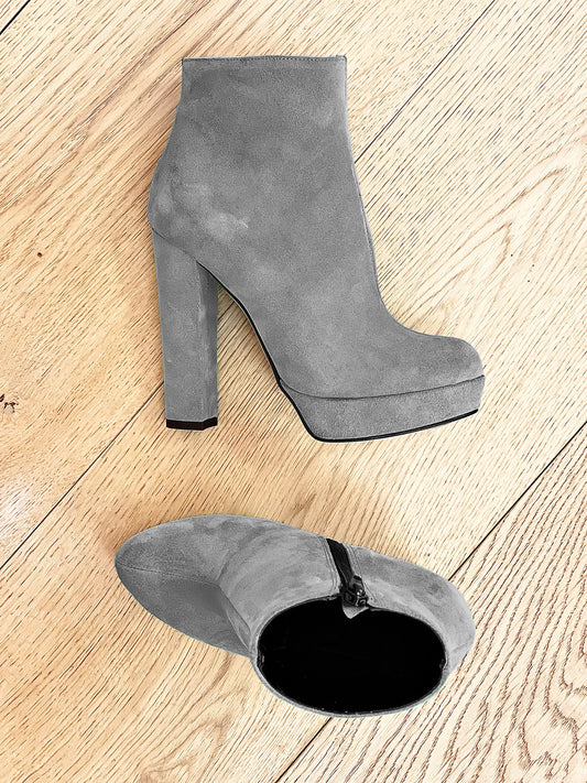 GRAY SUEDE BOB