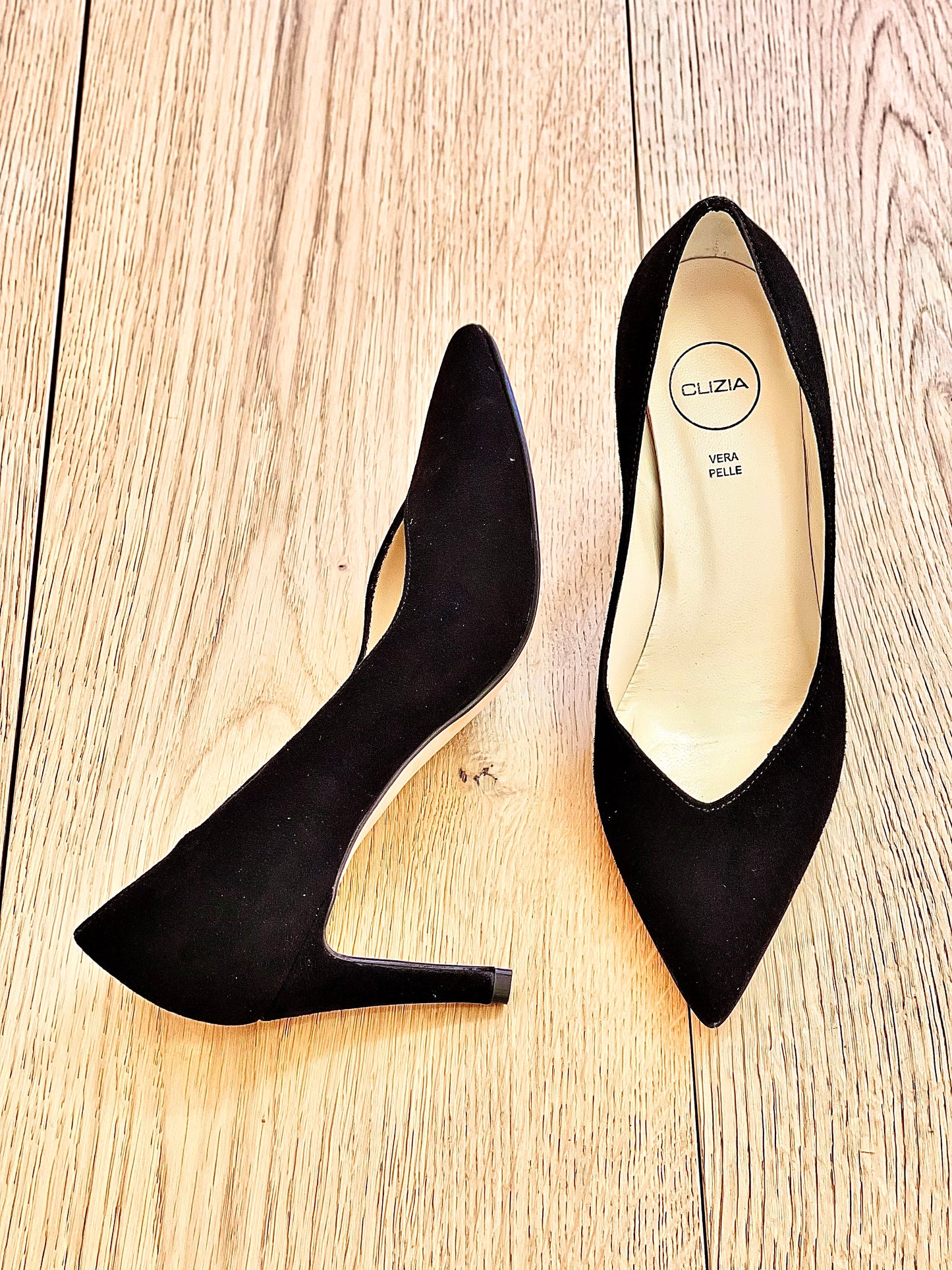 ASHLEY BLACK SUEDE
