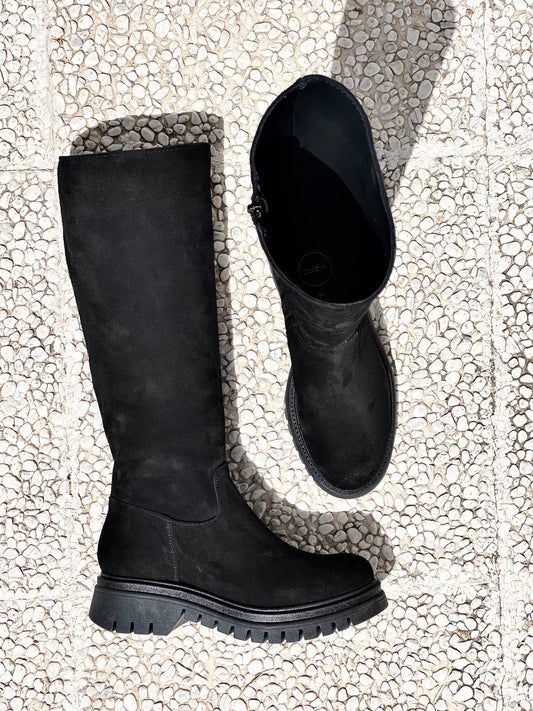 EIGHT BLACK SUEDE