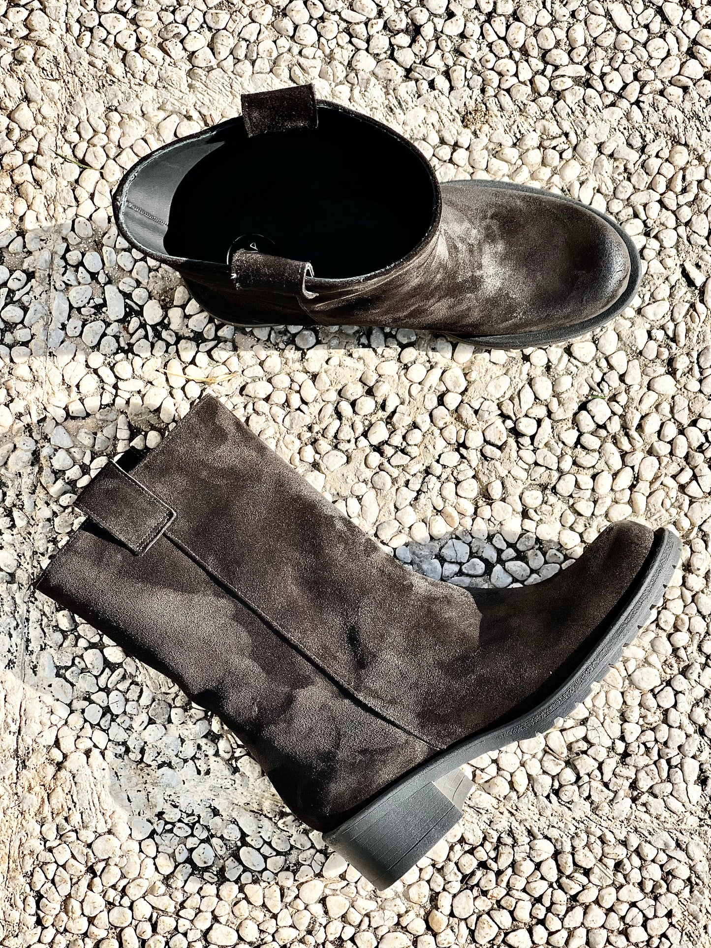 ATLAS BLACK SUEDE