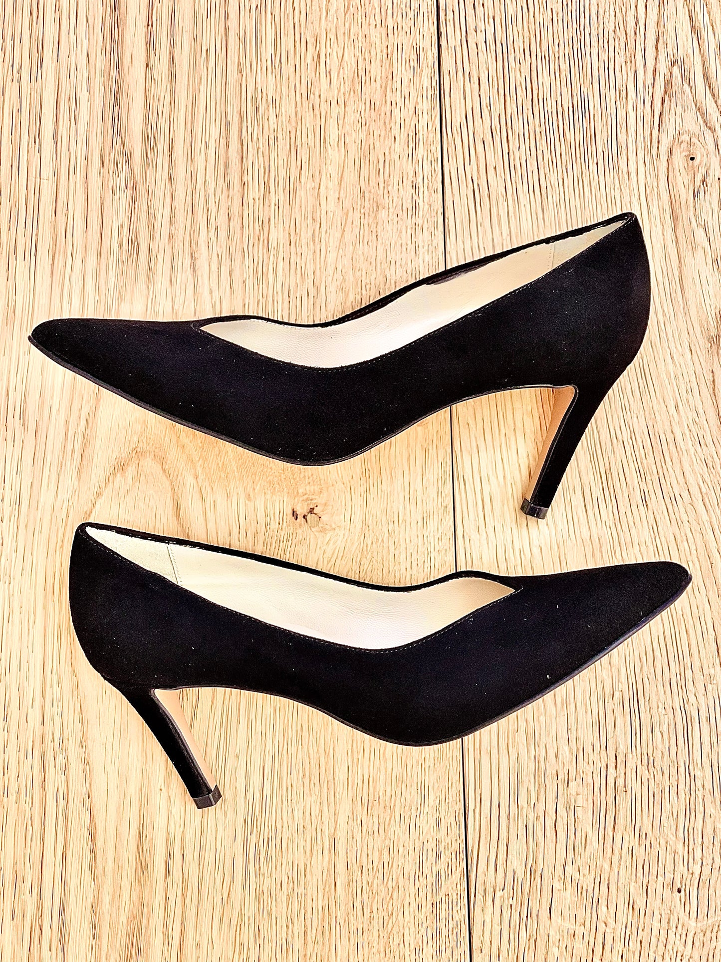 ASHLEY BLACK SUEDE