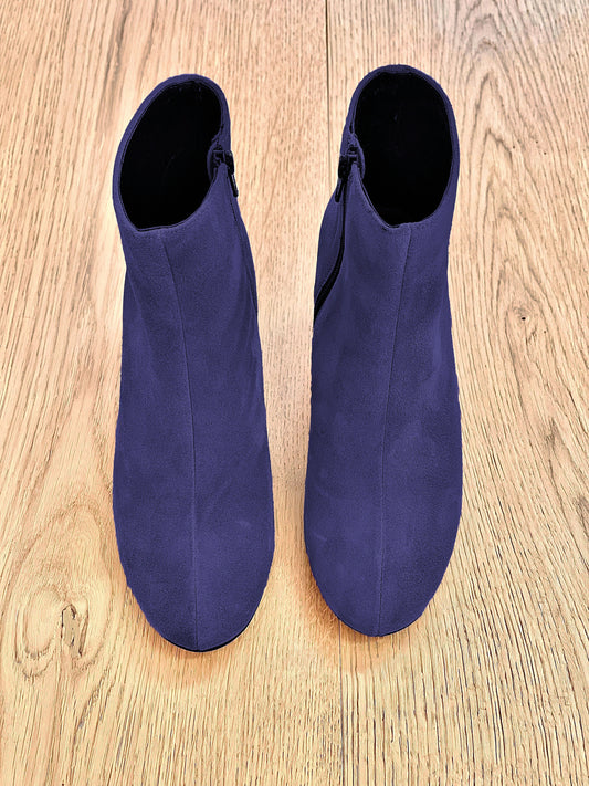 BLUE SUEDE LUCAS