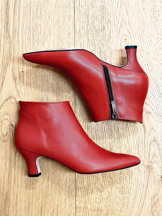 RED LEATHER NICK