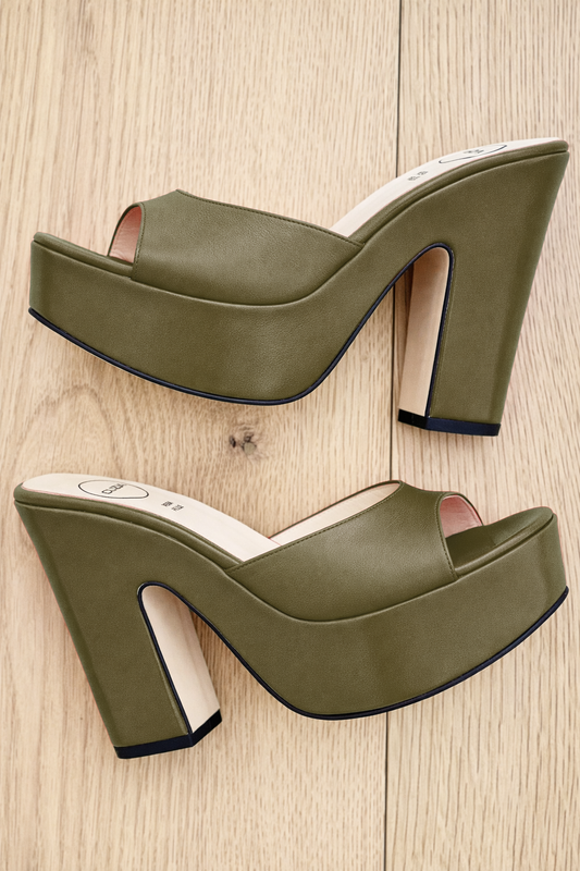 LIPSEY DE PIEL EN COLOR CAQUI