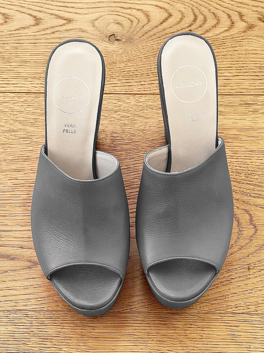 EMMA CUERO GRIS