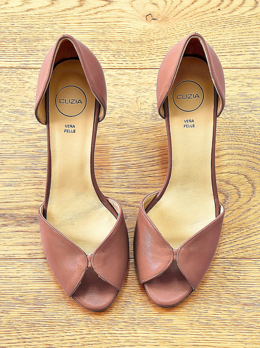 WANDA LEATHER DESNUDA