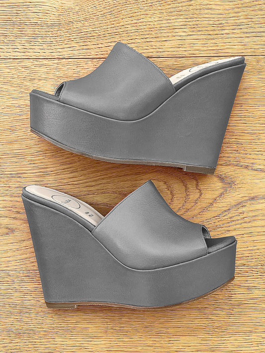 EMMA CUERO GRIS