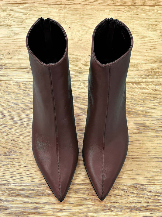 IRIS CUERO MARRON
