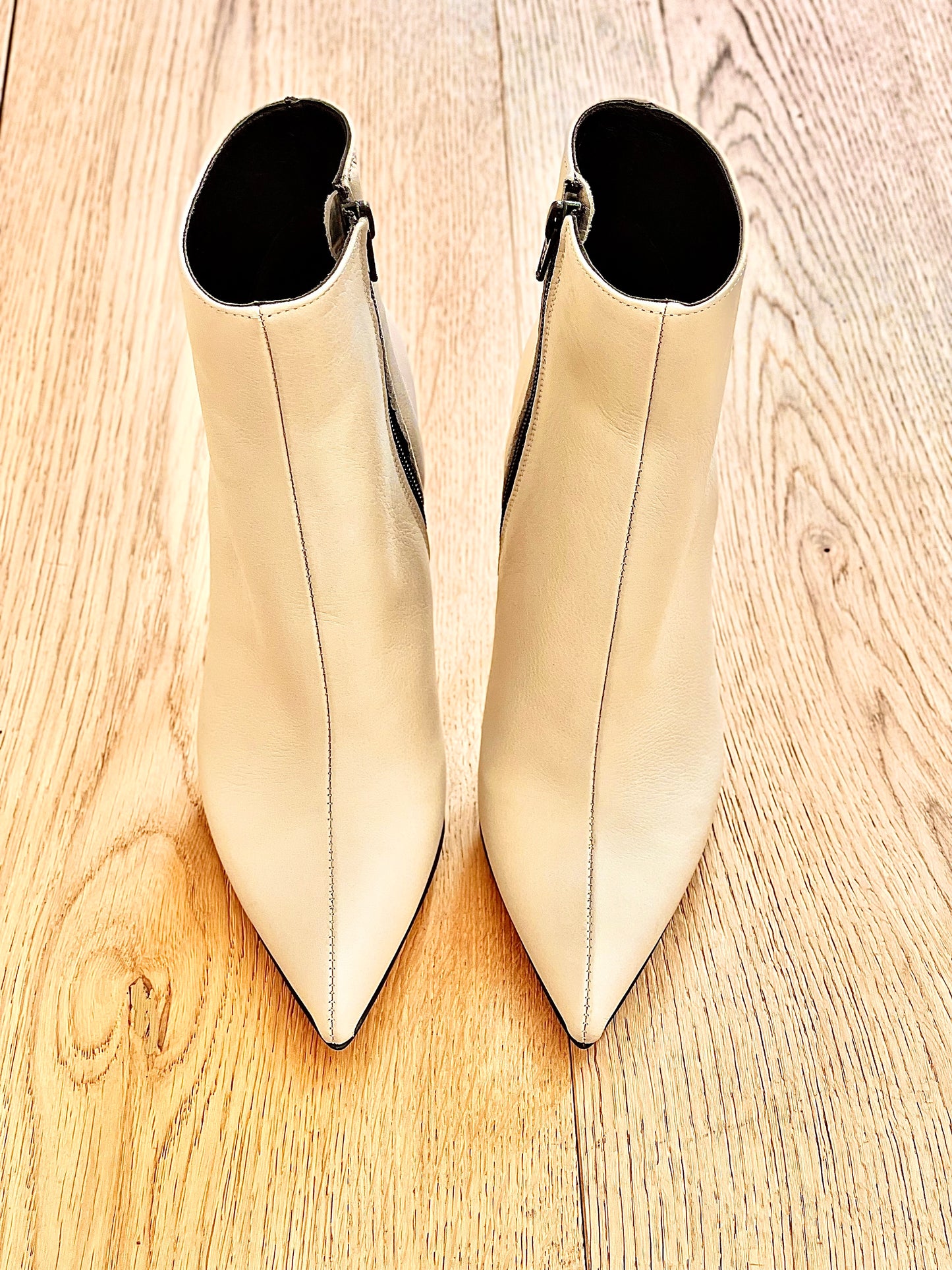CUERO BEIGE DE NACIMIENTO