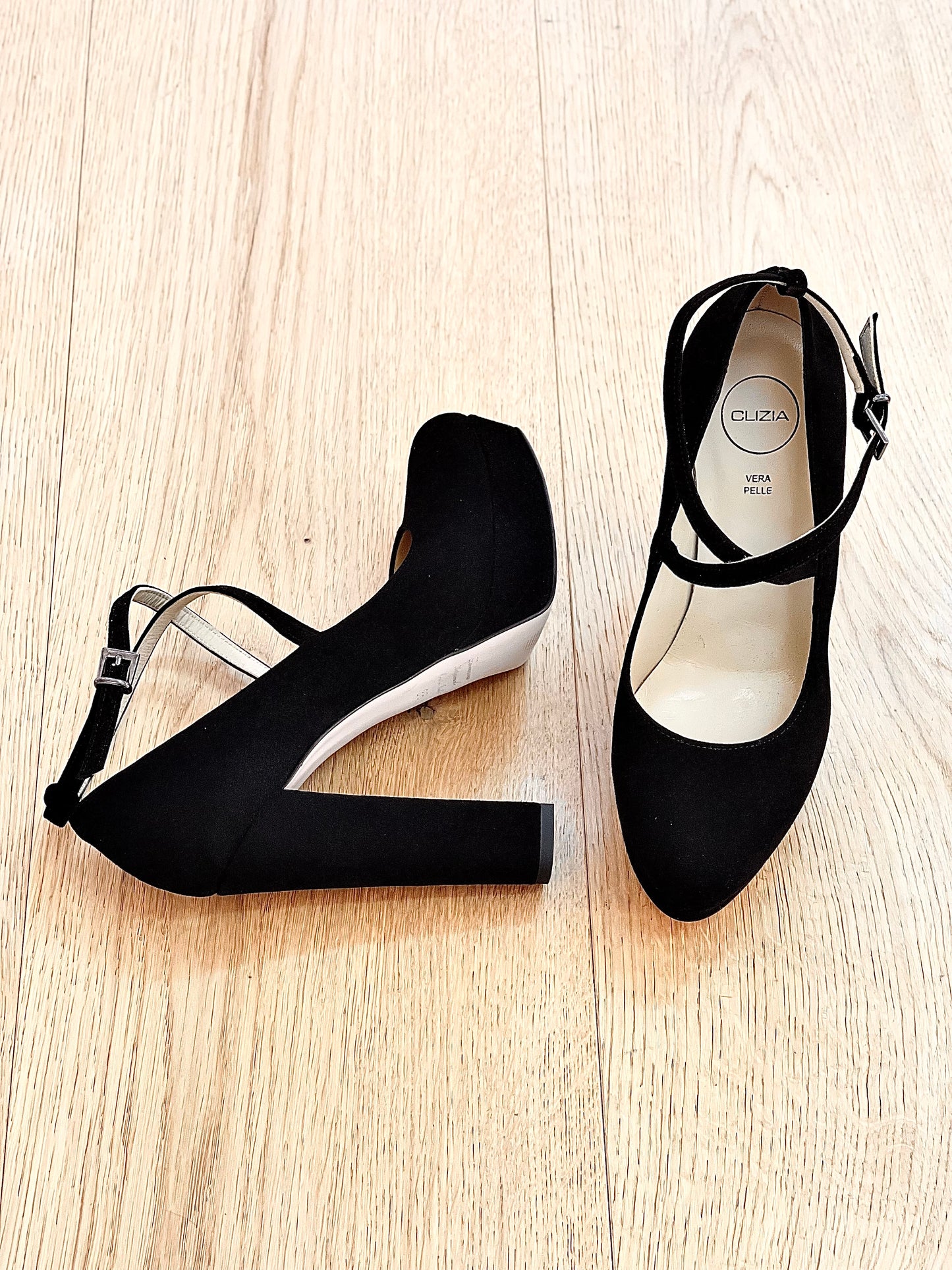 DIANE BLACK SUEDE