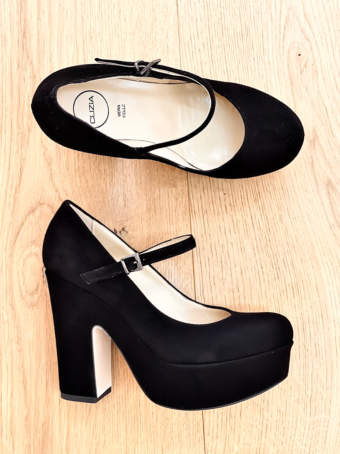 FINLEY BLACK SUEDE