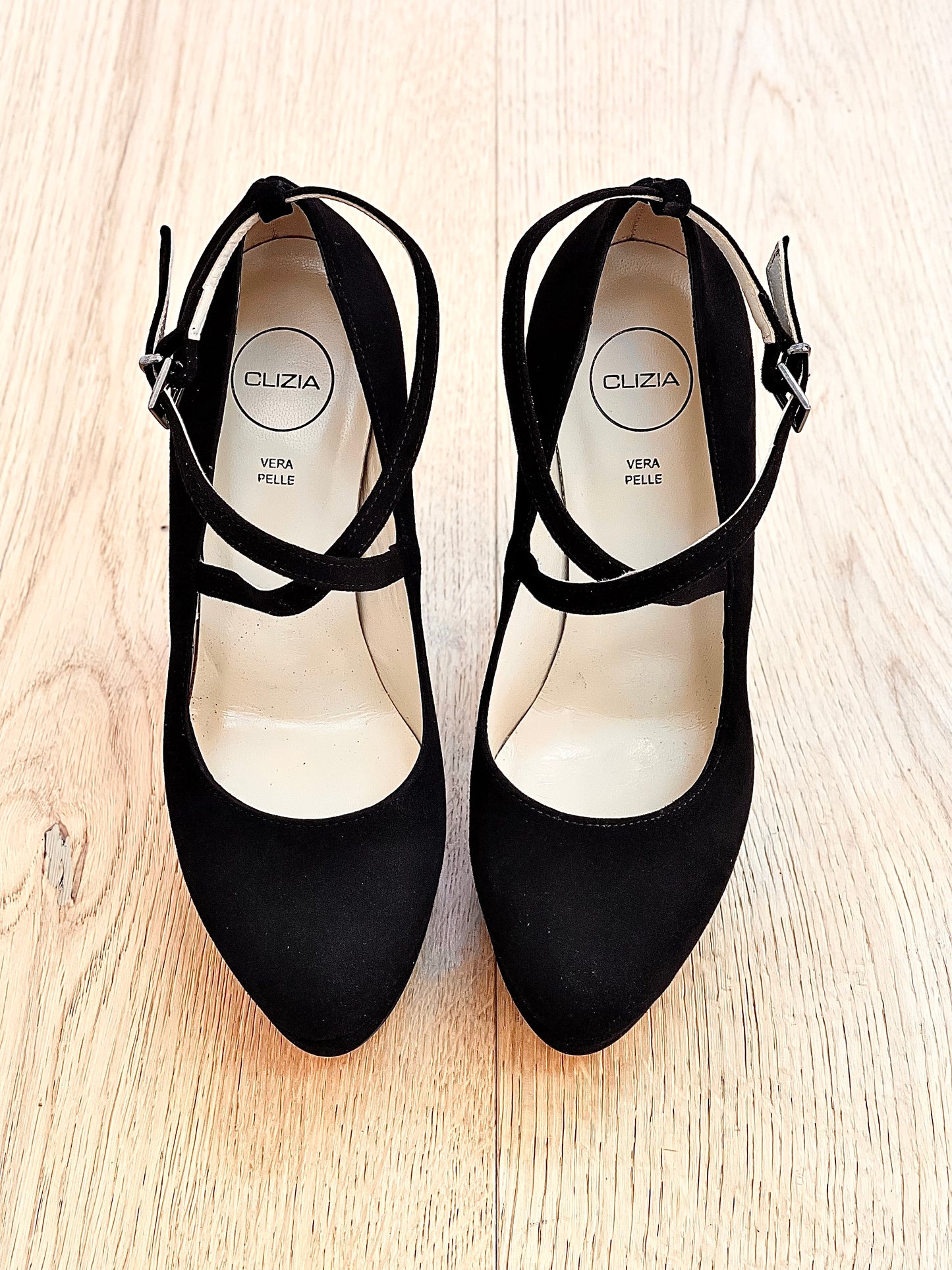 DIANE BLACK SUEDE