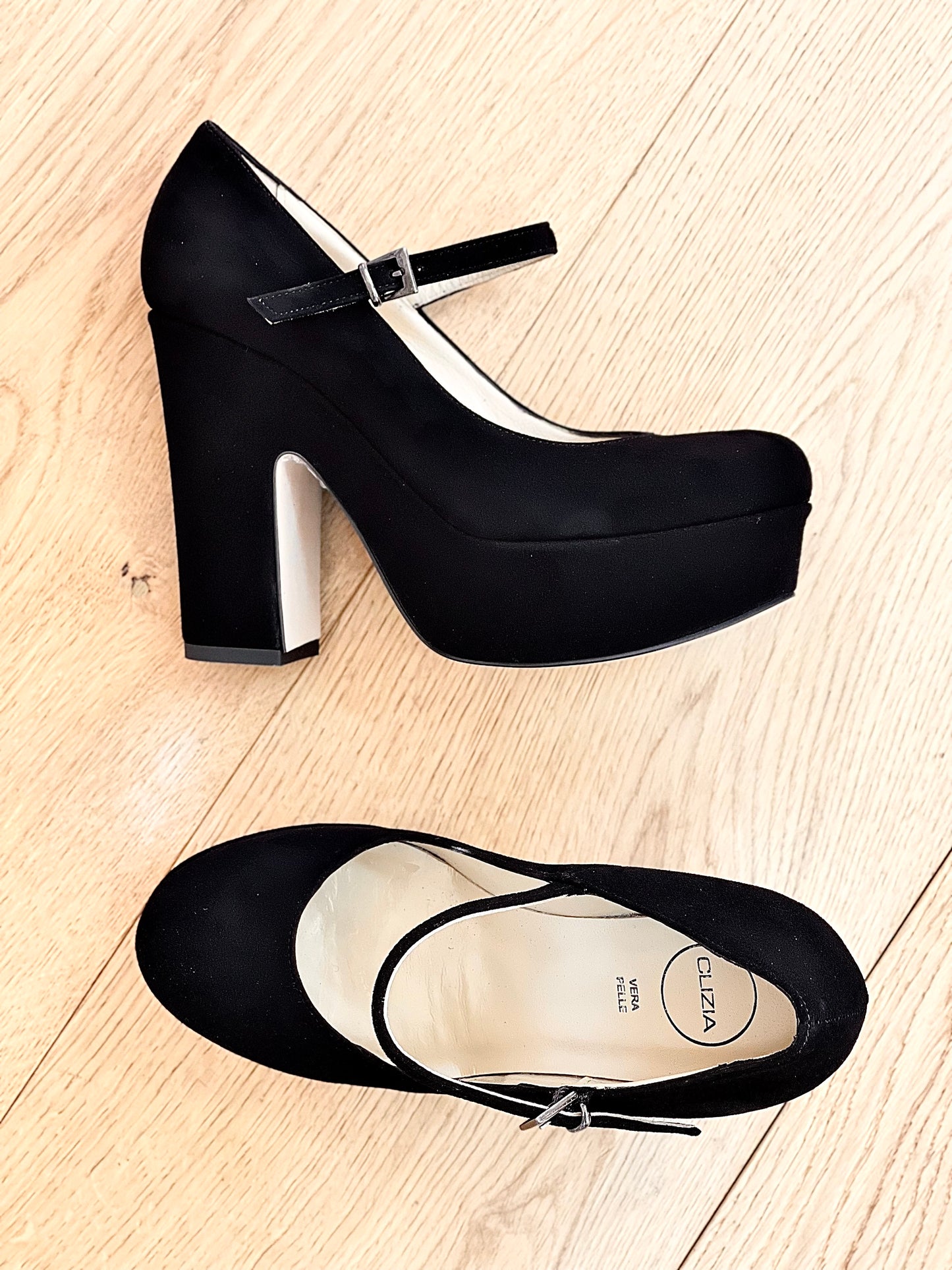 FINLEY BLACK SUEDE