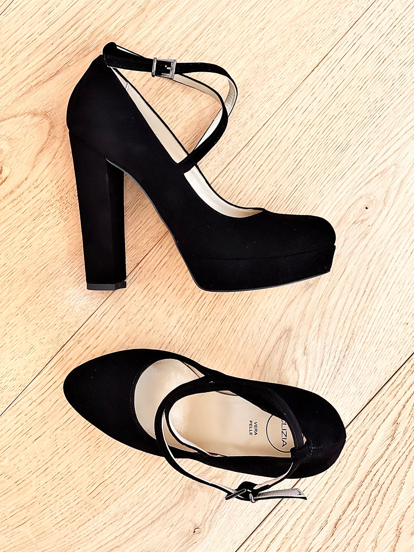 DIANE BLACK SUEDE