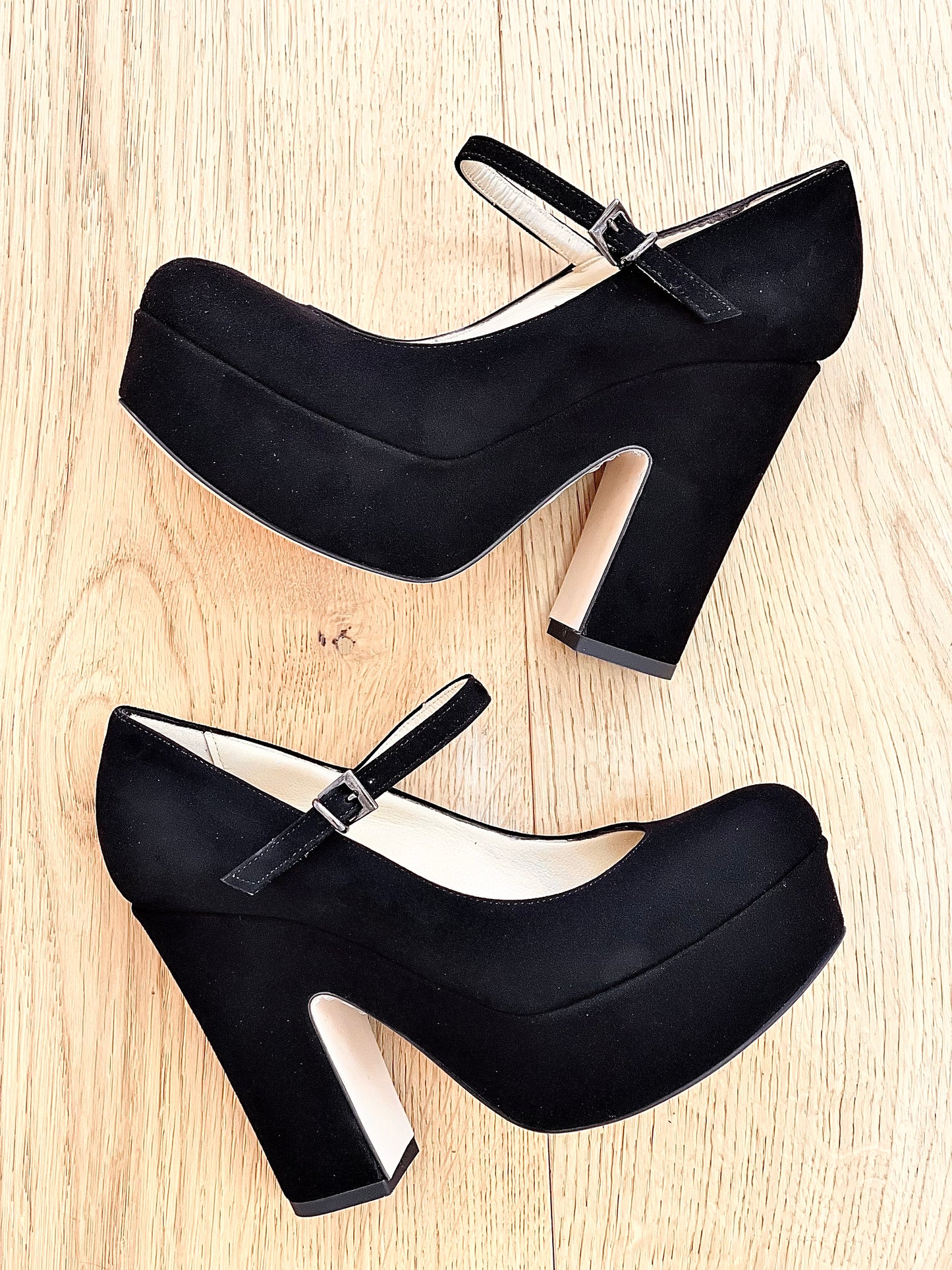 FINLEY BLACK SUEDE
