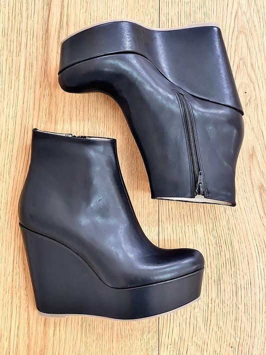 BOTA DE CUERO NEGRO